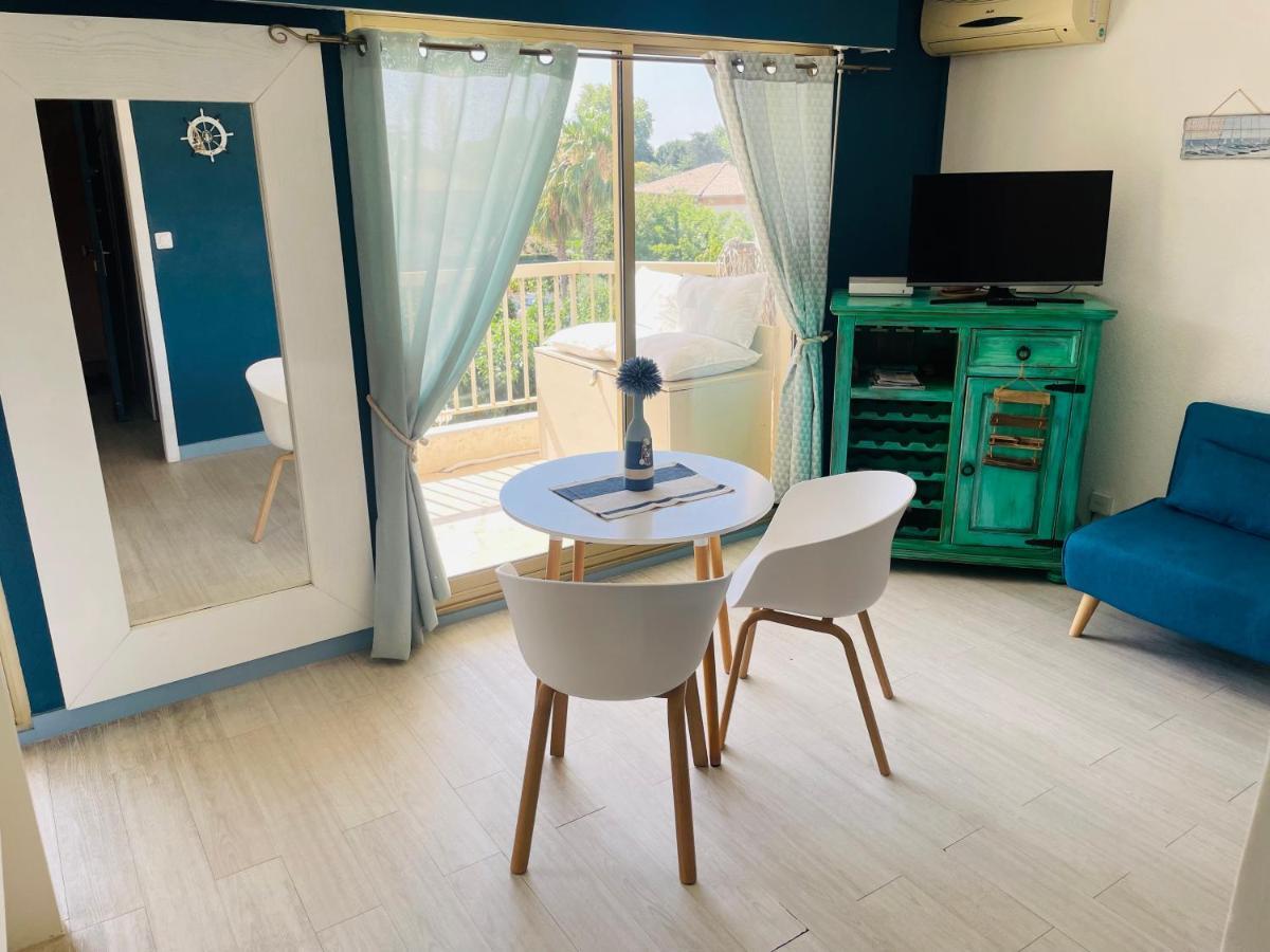 Studio De Standing Climatise, Avec Piscine, Proche De La Mer Frejus Bagian luar foto